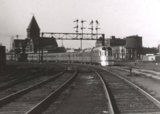 zephyr1940stationstopatmendota.jpg