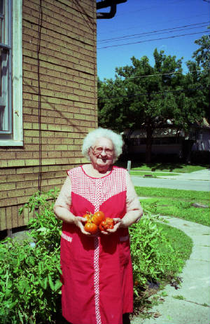 zhelenwithredtomatoes1992.jpg